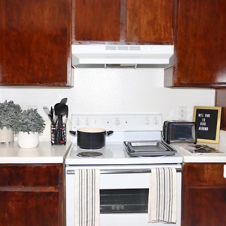 Chic Boho Cottage -Self Check In, Fully Furnished, & Free Parking Houston Kültér fotó