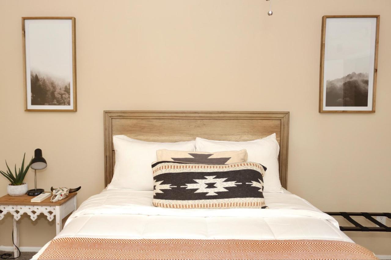 Chic Boho Cottage -Self Check In, Fully Furnished, & Free Parking Houston Kültér fotó