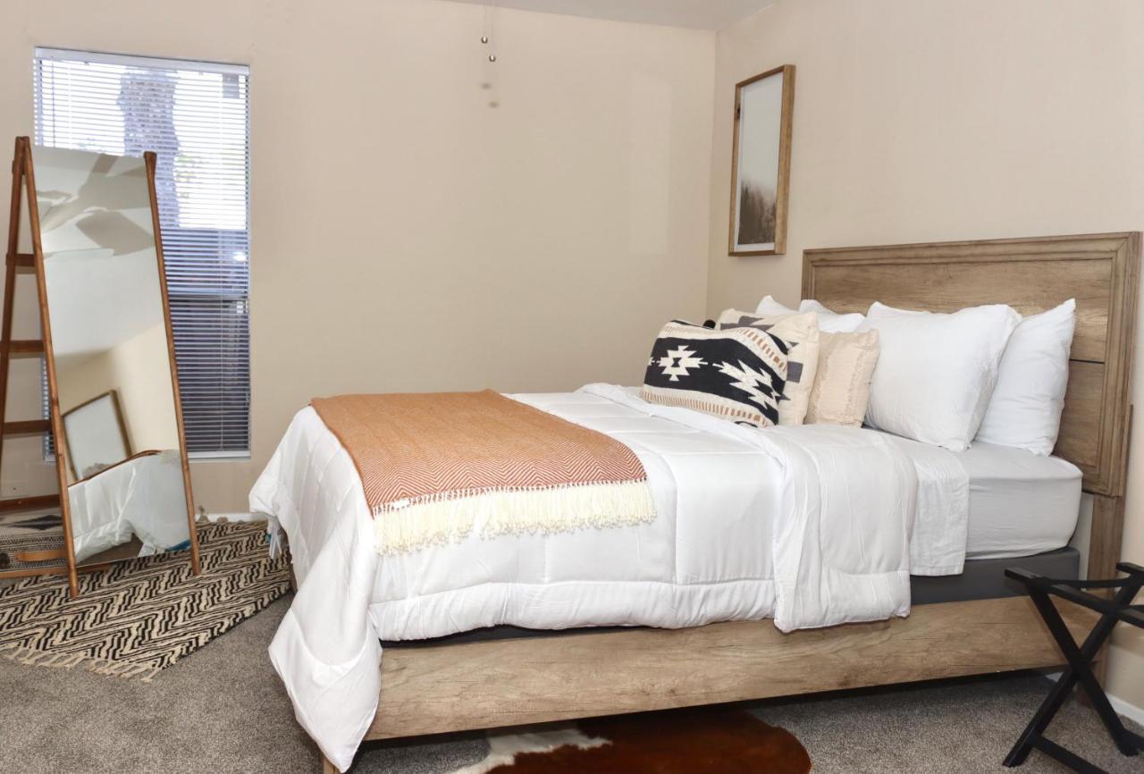 Chic Boho Cottage -Self Check In, Fully Furnished, & Free Parking Houston Kültér fotó